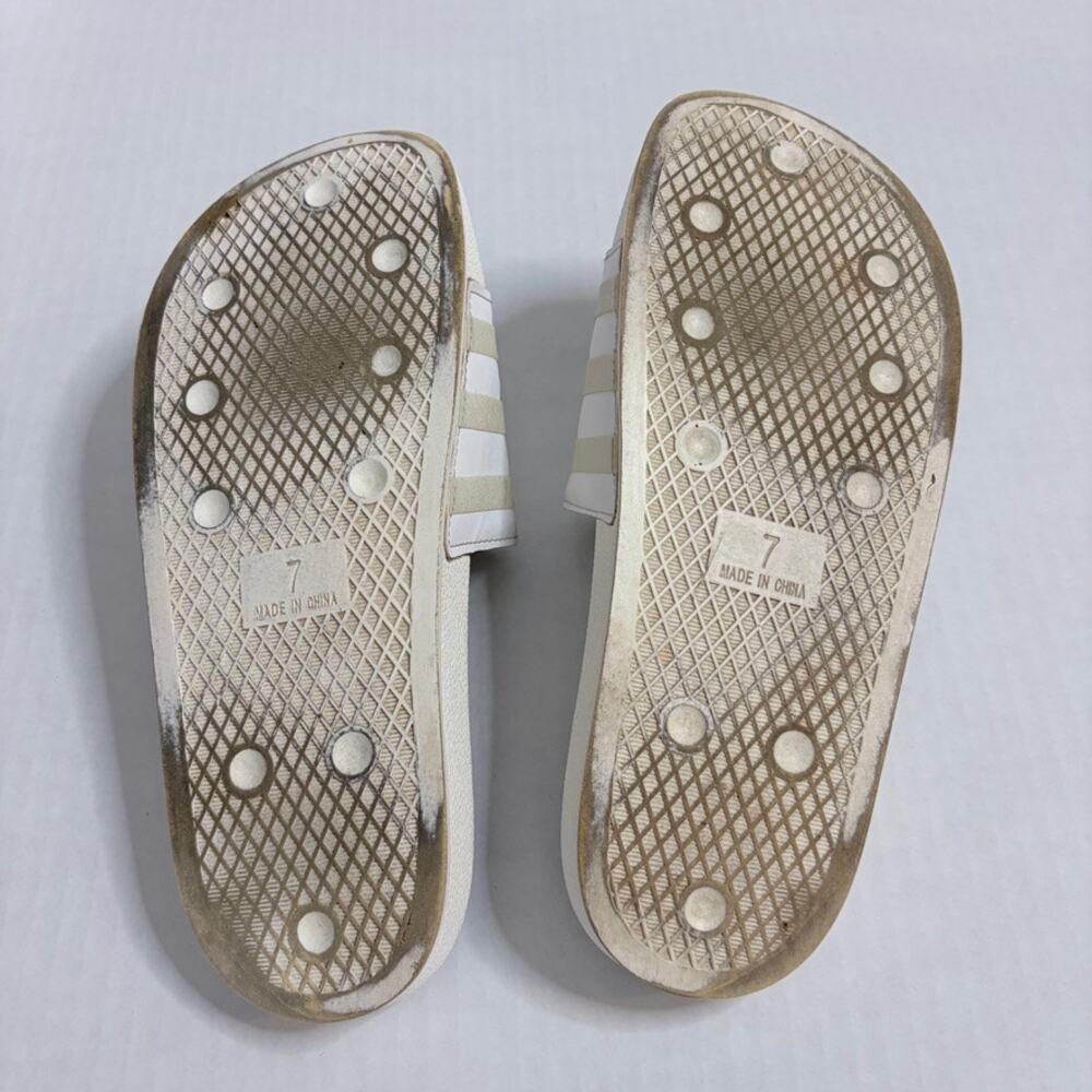 Adidas Women's Adilette Slides Size 7 Off White Shower Sandals Striped GX0036 - Picture 8 of 8